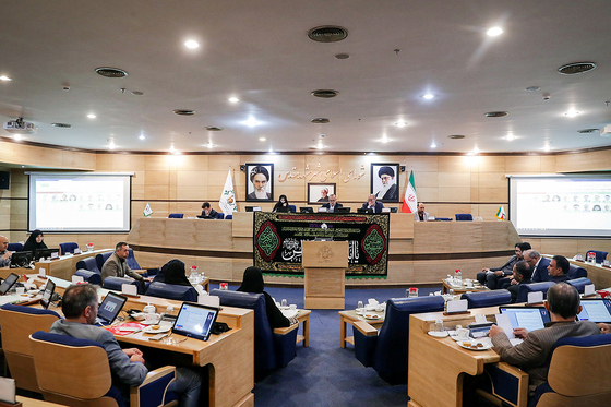 هفتادو دومین جلسه شورای اسلامی شهر مشهد در صحن علنی این شورا با حضور اعضا و مسئولین شهری مشهد