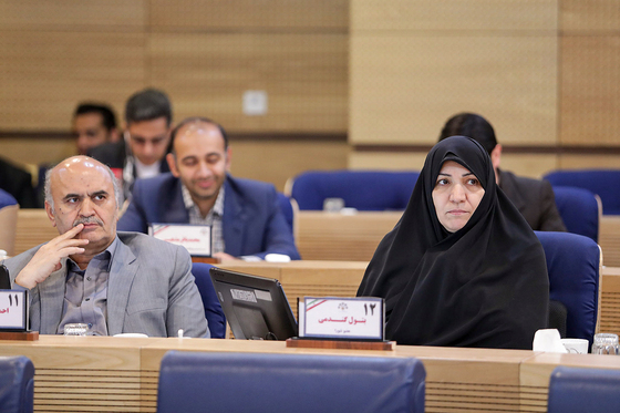 بتول گندمی و احمد نوروزی در هفتاد و دومین جلسه علنی شورای اسلامی شهر مشهد.