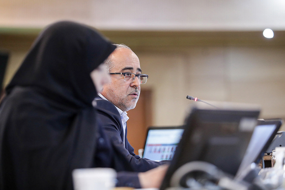 محمدرضا حیدری رئیس شورای اسلامی شهر مشهد، در هفتاد و دومین جلسه علنی این شورا.