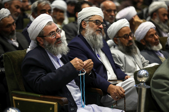 تشرف کاروان زیارتی اهل سنت به حرم مطهر رضوی