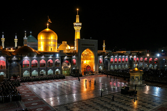 آیین خطبه خوانی شب شهادت امام رضا(ع) در حرم مطهر رضوی