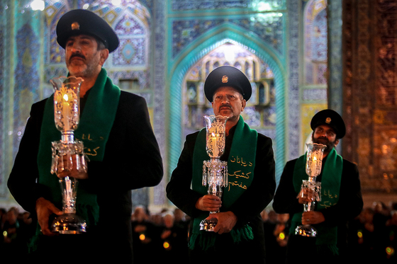 آیین خطبه خوانی شب شهادت امام رضا(ع) در حرم مطهر رضوی