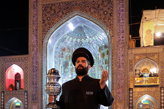 آیین خطبه خوانی شب شهادت امام رضا(ع) در حرم مطهر رضوی