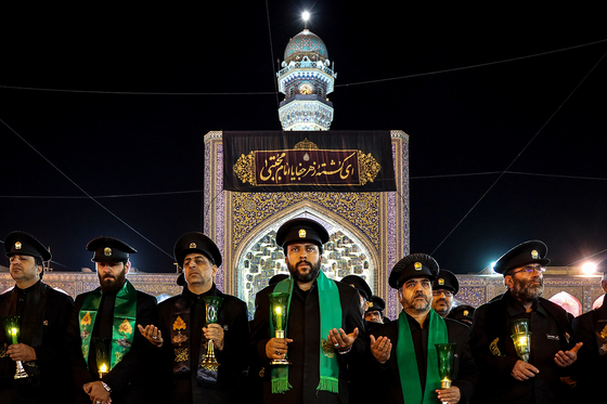 آیین خطبه خوانی شب شهادت امام رضا(ع) در حرم مطهر رضوی