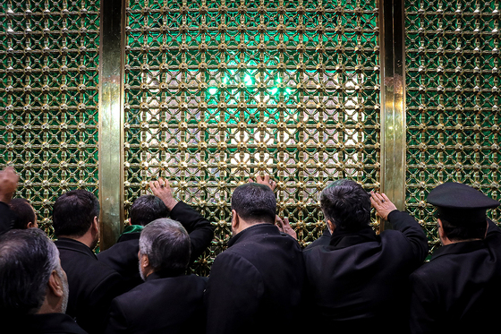 آیین خطبه خوانی شب شهادت امام رضا(ع) در حرم مطهر رضوی