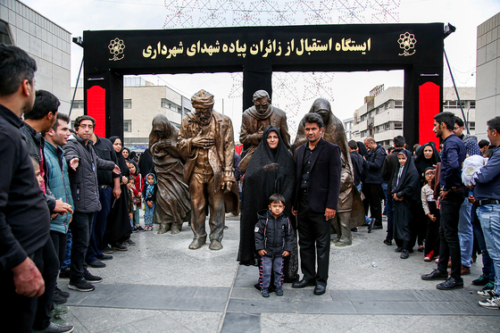ایستگاه استقبال از زائران در عرصه میدان شهدا