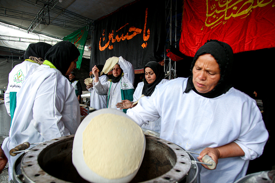 ایستگاه استقبال از زائران در عرصه میدان شهدا