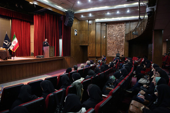 نشست صمیمی با هوشنگ مرادی کرمانی
