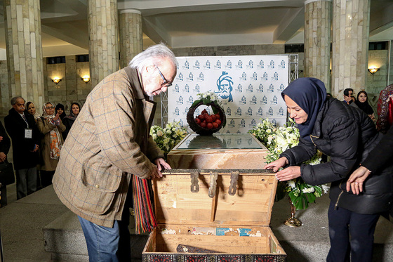 رونمایی از آثار دکتر جلال خالقی مطلق 