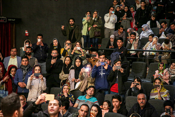 اکران فیلم سینمایی «مطرب» با حضور پرویز پرستویی و محسن کیایی
