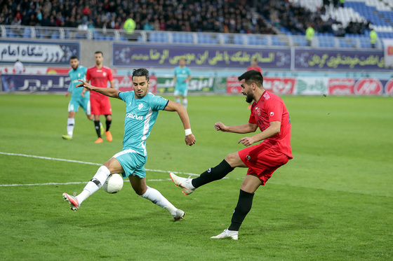 مسابقه فوتبال شهرخودرو مشهد و پیکان تهران