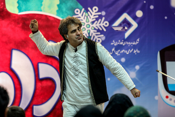 جشن یلدا در قطارشهری مشهد