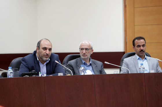 نشست هم‌اندیشی جمعی از روسای شورا‌ها و شهرداران کلانشهرهای کشور 