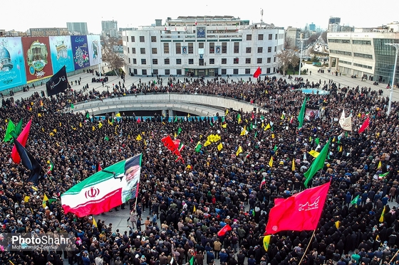 راهپیمایی مردم مشهد در محکومیت ترور سردار شهید حاج قاسم سلیمانی 2