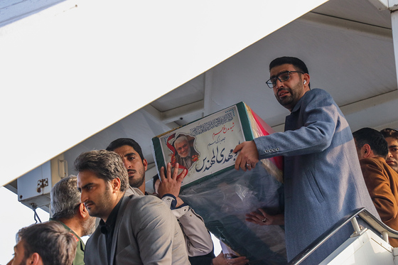 استقبال از پیکر شهید سپهبد قاسم سلیمانی در فرودگاه مشهد