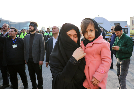 استقبال از پیکر شهید سپهبد قاسم سلیمانی در فرودگاه مشهد