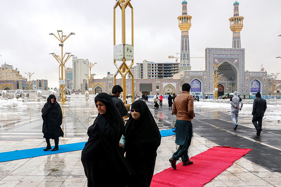حرم مطهر رضوی پس از بارش نخستین برف زمستانی