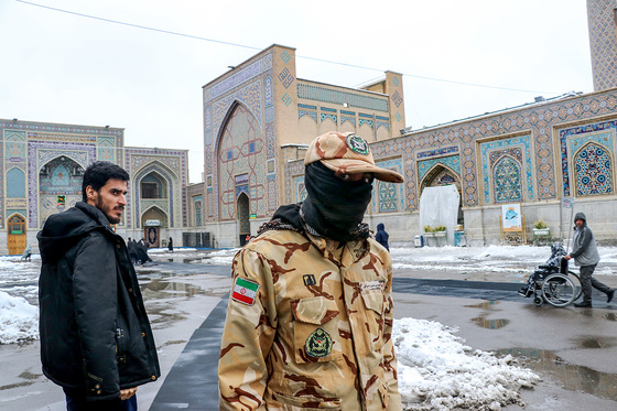 حرم مطهر رضوی پس از بارش نخستین برف زمستانی