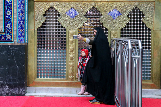 حرم مطهر رضوی پس از بارش نخستین برف زمستانی