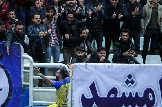 لیگ برتر فوتسال/مسابقه فرش آرا مشهد و سن ایچ ساوه‎