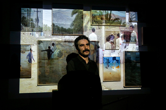  نمایشگاه آثار محمود آزادنیا به نفع سیل زدگان سیستان و بلوچستان