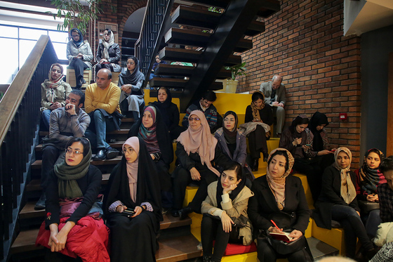 نشست نقد و بررسی کتاب « نردبان آسمان»