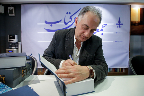 نشست نقد و بررسی کتاب « نردبان آسمان»