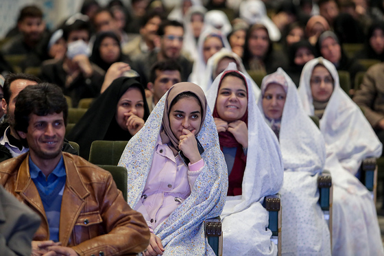 مراسم اهدای 300 سری جهیزیه به نوعروسان مشهدی در حرم رضوی‎