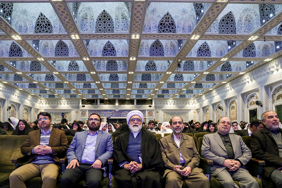مراسم اهدای 300 سری جهیزیه به نوعروسان مشهدی در حرم رضوی‎