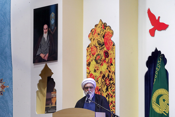 مراسم اهدای 300 سری جهیزیه به نوعروسان مشهدی در حرم رضوی‎