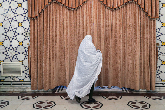 مراسم اهدای 300 سری جهیزیه به نوعروسان مشهدی در حرم رضوی‎