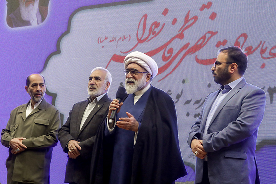مراسم اهدای 300 سری جهیزیه به نوعروسان مشهدی در حرم رضوی‎