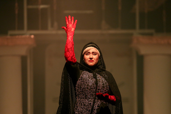 نمایش «کارناوال خون»