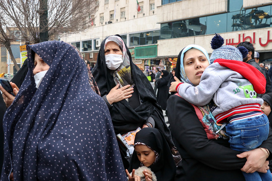 مراسم تشییع پیکر مطهر دو شهید مدافع حرم در مشهد