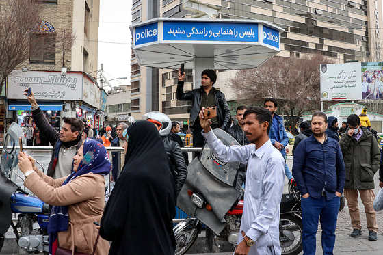 مراسم تشییع پیکر مطهر دو شهید مدافع حرم در مشهد