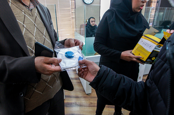 گشت تعزیرات حکومتی برای کنترل «بازار لوازم بهداشت فردی»