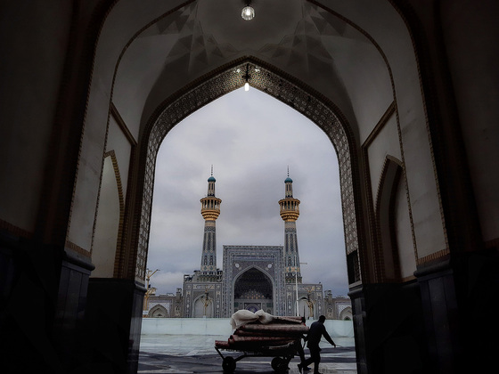 خوش است خلوت اگر یار، یار من باشد