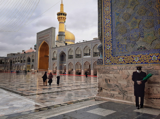 خوش است خلوت اگر یار، یار من باشد