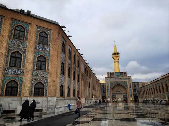خوش است خلوت اگر یار، یار من باشد