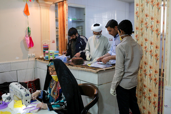 کارگاه مردمی تولید ماسک در شهرک طرق