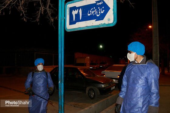 ضدعفونی کردن مناطق کم‌ برخوردار توسط گرو‌های جهادی