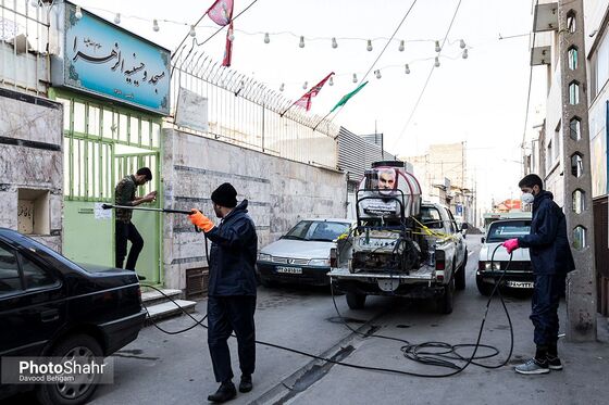 ضدعفونی کردن مناطق کم‌ برخوردار توسط گرو‌های جهادی