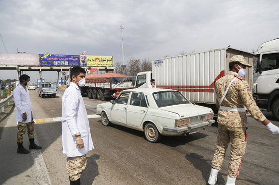 عملیات غربالگری و ضدعفونی ورودی شهر مشهد
