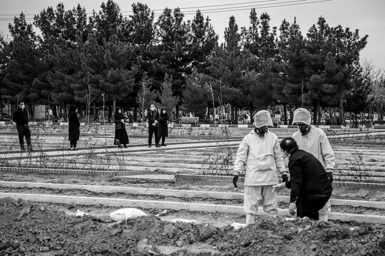 خاکسپاری جان باختگان مبتلا به ویروس کرونا