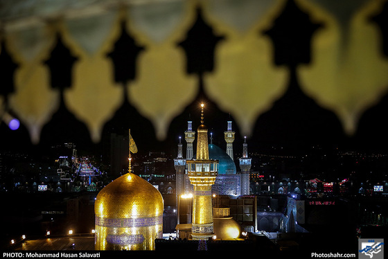تصاویر منتخب فوتوشهر در سال 98 / حرم مطهر رضوی در شب میلاد امام رضا (ع) 22-4-98