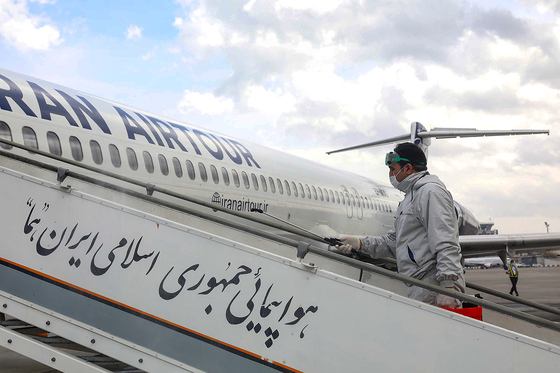 عملیات ضدعفونی و گندزدایی فرودگاه شهید هاشمی نژاد 