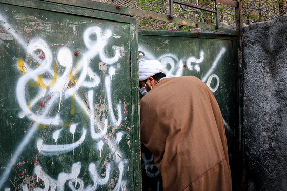 خانه هایی که طی سالهای گذشته به علت فروش مواد مخدر پلمب شده بودند این روزها توسط معتادان فک پلمب شده و تبدیل به محل امنی برای کارتن خواب و معتادان شده است.