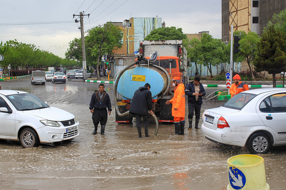 بارش باران بهاری در مشهد