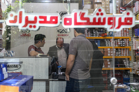 بازدید سرزده بازرس سازمان صمت از فروشگاه های لوازم خودرو