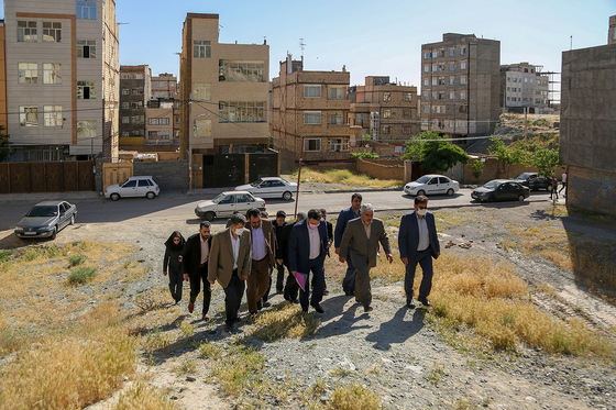 بازدید دادستان مشهد و مديركل راه و شهرسازی استان از اراضی  دارای پرونده قضايی